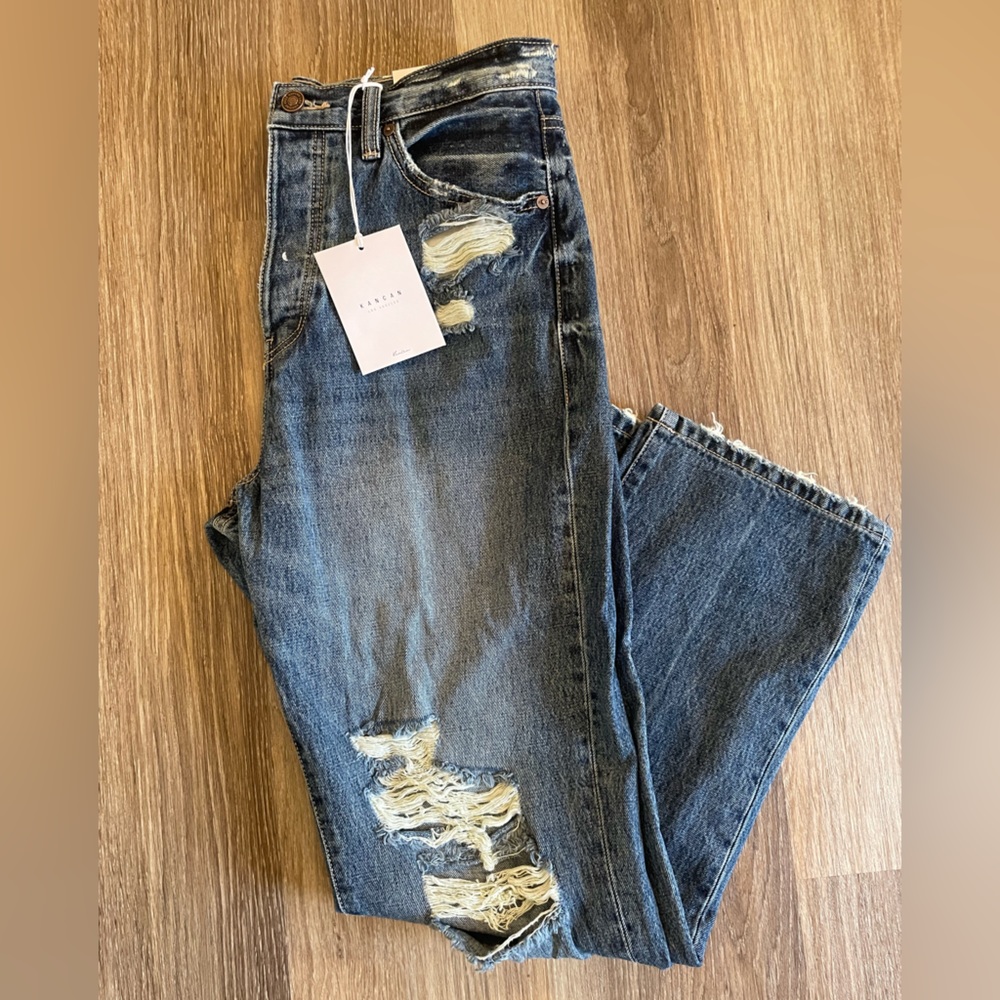 NWT: KanCan Sumrall 90’s Boyfriend Jeans